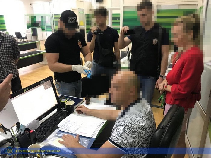На взятке в 45 тыс. грн поймали менеджера «ПриватБанка» в Одессе (ФОТО)