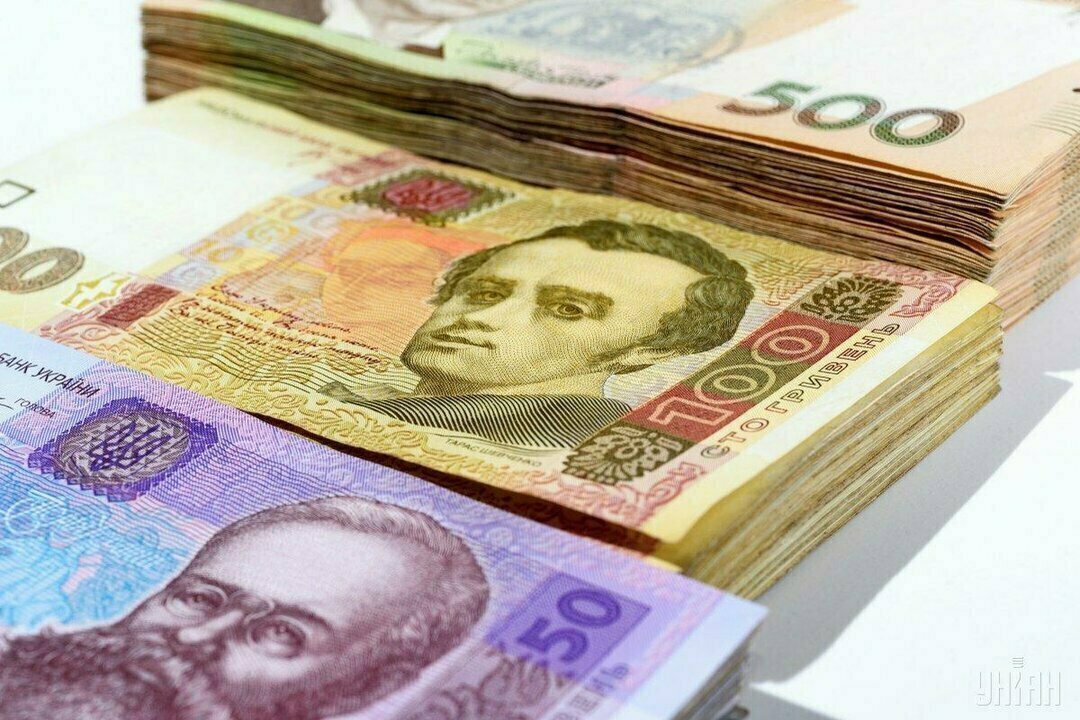 Нацбанк укрепил гривню к доллару еще на 12 копеек