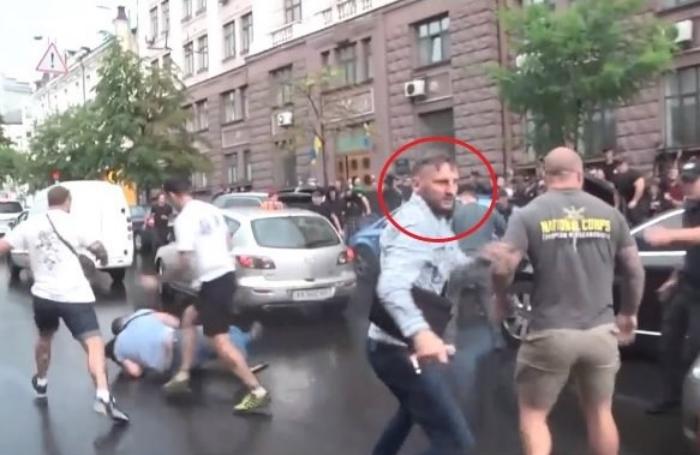 Нападение на автомобиль Порошенко осуществил ветеран полка «Азов» — СМИ (ФОТО, ВИДЕО)