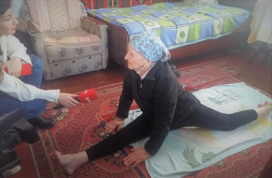Народити в 50, сісти на шпагат у 93: львівські бабусі, які не захотіли жити, як усі