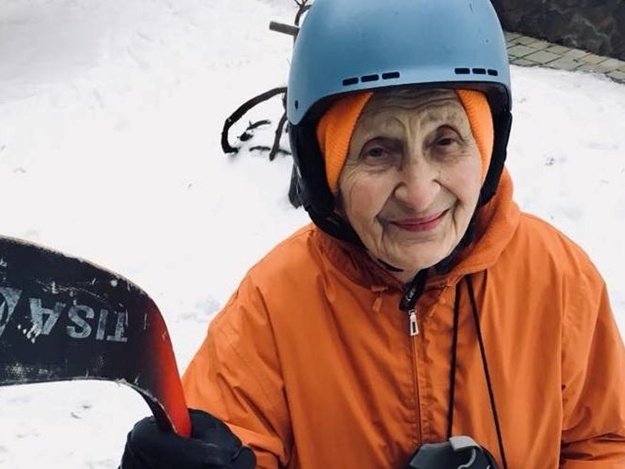 Народити в 50, сісти на шпагат у 93: львівські бабусі, які не захотіли жити, як усі