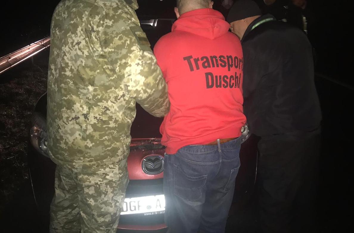 Никогда не сдавайся: На Закарпатье мужчина на евробляхе пытался дважды прорвать границу