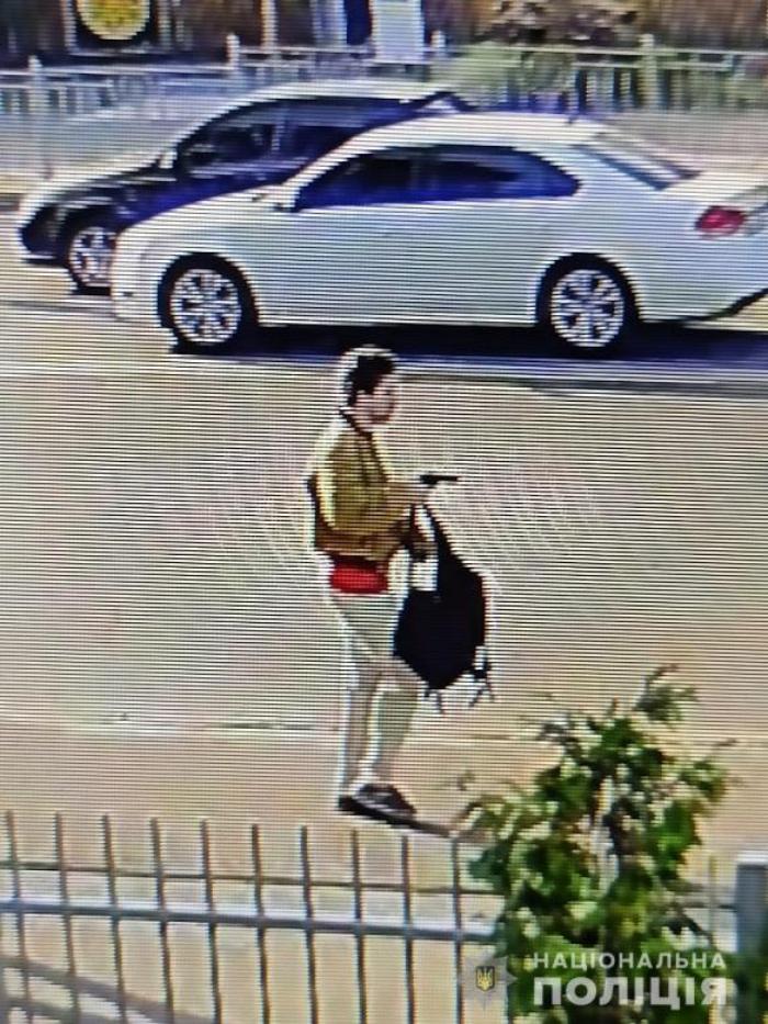 Новости Киева: неизвестный стрелял в пассажиров троллейбуса, два человека госпитализированы (ФОТО)