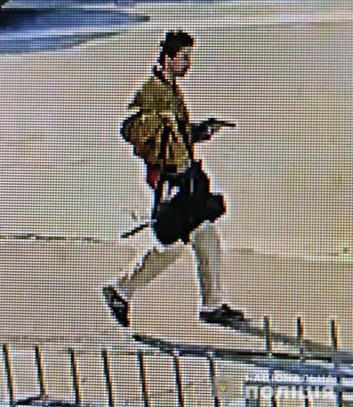 Новости Киева: неизвестный стрелял в пассажиров троллейбуса, два человека госпитализированы (ФОТО)