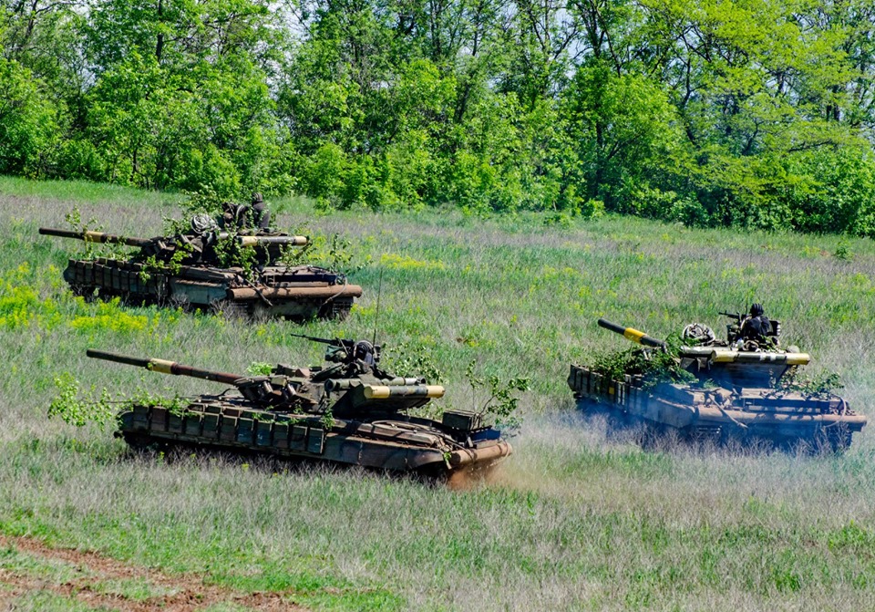 Объединенные силы провели на Донбассе зрелищные танковые учения (ФОТО, ВИДЕО)