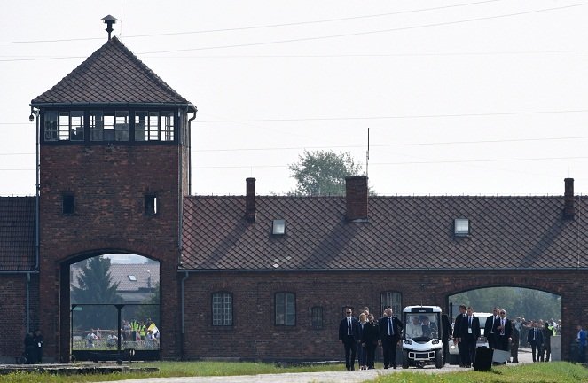 Папа Римский Франциск посетил в Польше бывший концлагерь Аушвиц