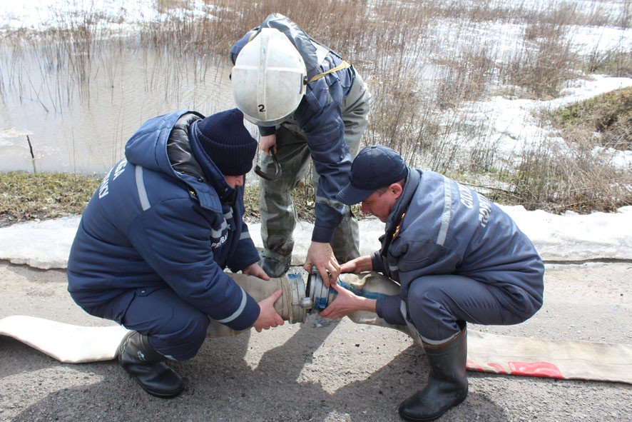 Паводок в Украине: Перекрыты трассы и подтоплены дома