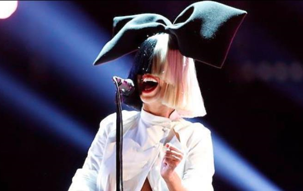 Певица Sia призналась, что неизлечимо больна