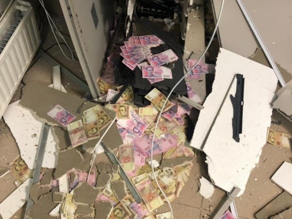 Под Днепром взорвали банкомат и похитили 350 тыс. грн (ФОТО)