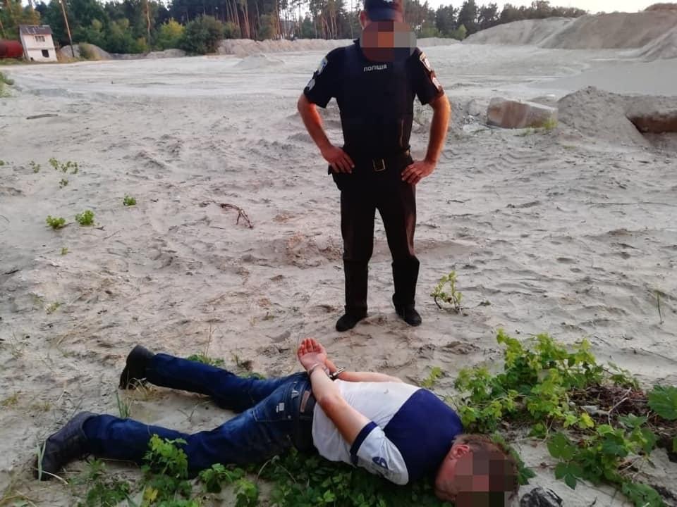 Под Киевом двое расстреляли мужчину посреди улицы (ФОТО)