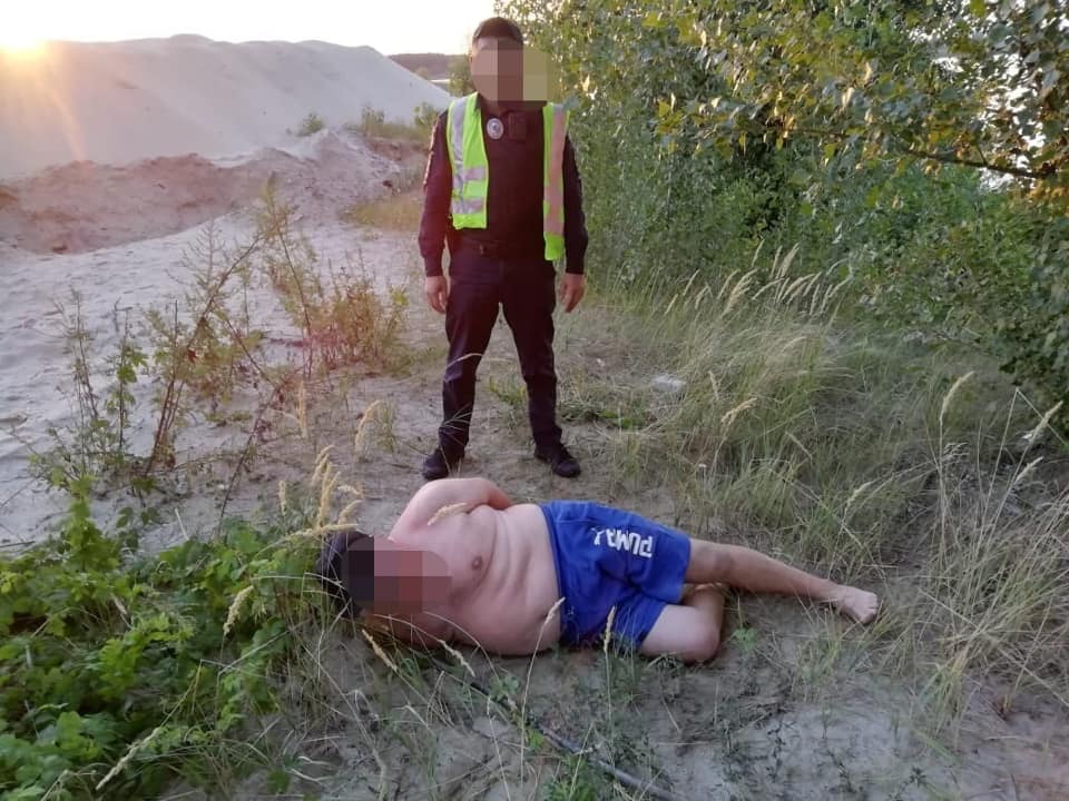 Под Киевом двое расстреляли мужчину посреди улицы (ФОТО)