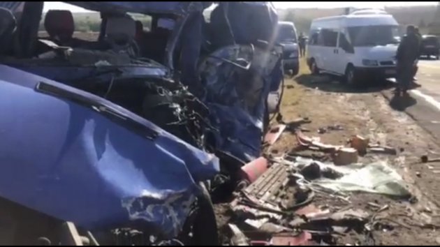 Под Одессой грузовик столкнулся с маршруткой: 9 погибших (ФОТО, ВИДЕО)
