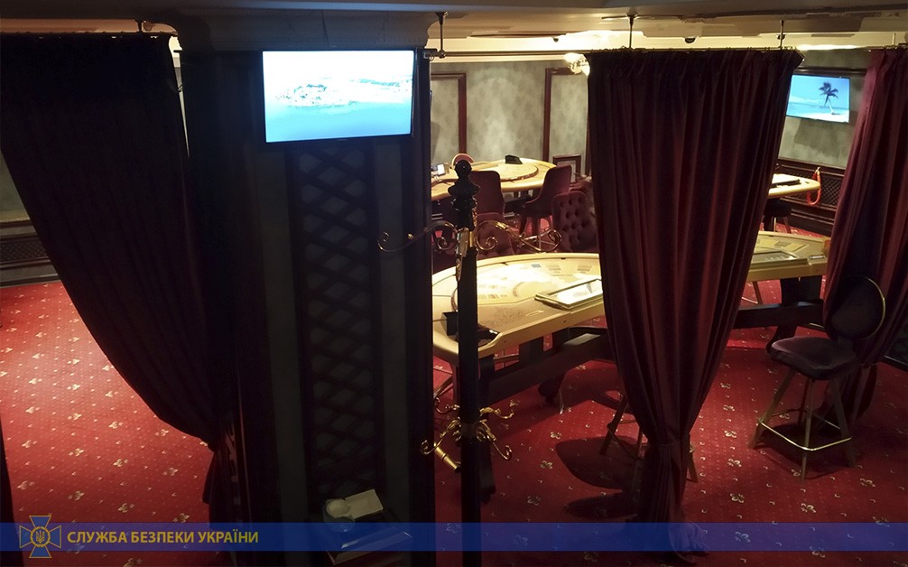 Подпольное казино действовало в центре Киева под видом караоке — СБУ (ФОТО)