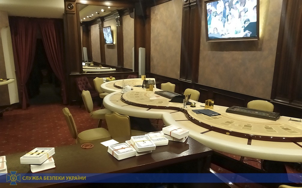 Подпольное казино действовало в центре Киева под видом караоке — СБУ (ФОТО)