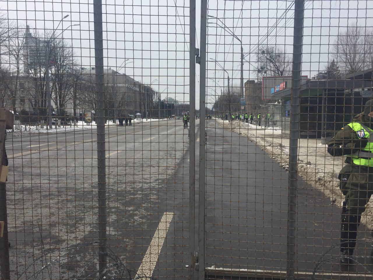 Полиция перекрыла Воздухофлотский проспект из-за митинга националистов под посольством России