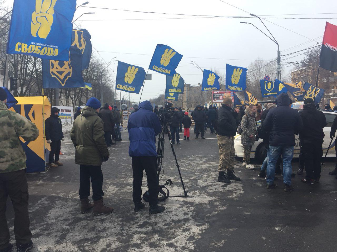 Полиция перекрыла Воздухофлотский проспект из-за митинга националистов под посольством России