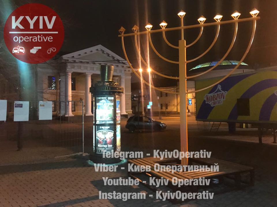 Полиция проводит проверку по факту осквернения меноры в Киеве