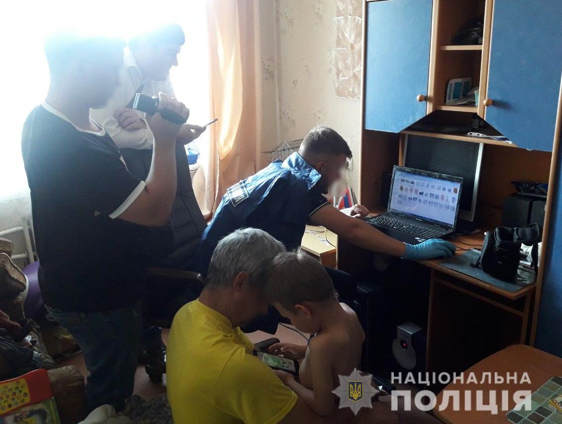 Порнографию со своими детьми снимал и продавал житель Киевской области (ФОТО)