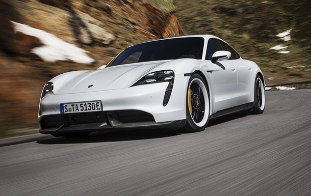 Porsche показала первый серийный электрокар