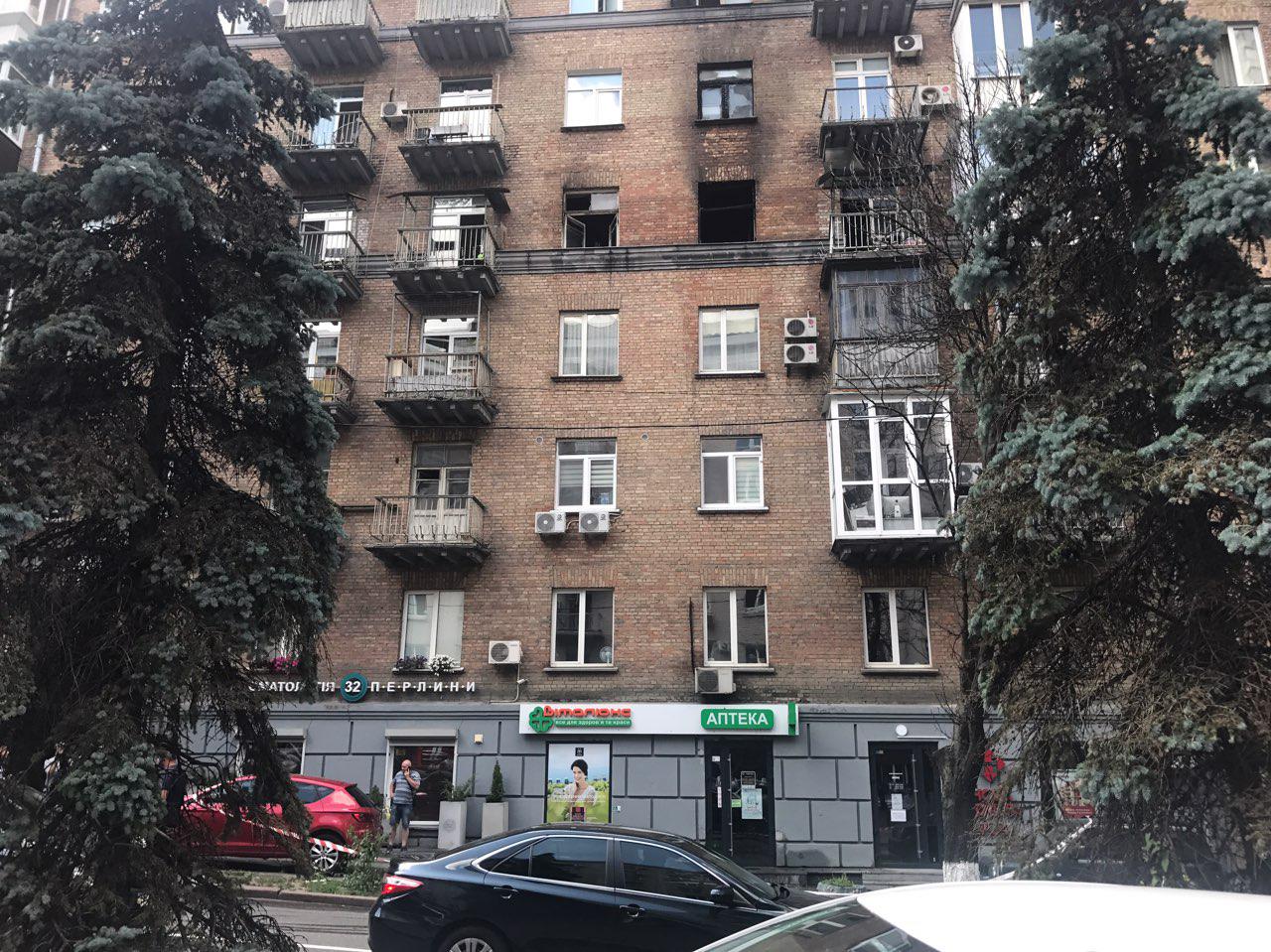 Пожар в центре Киева: на Кловском спуске горел жилой дом (ФОТО, ВИДЕО)