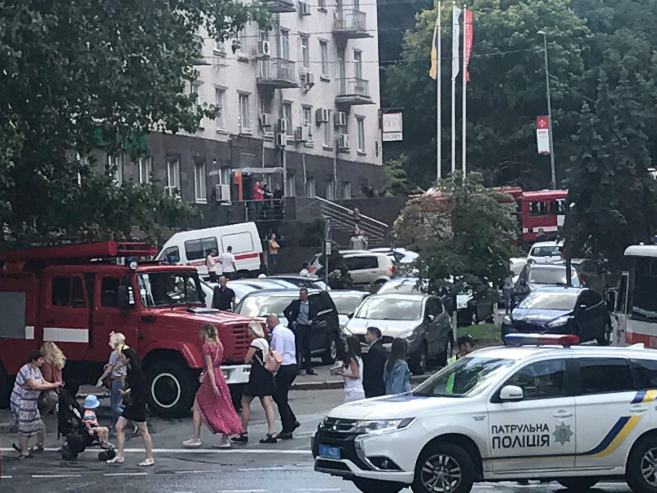 Пожар в центре Киева: на Кловском спуске горел жилой дом (ФОТО, ВИДЕО)