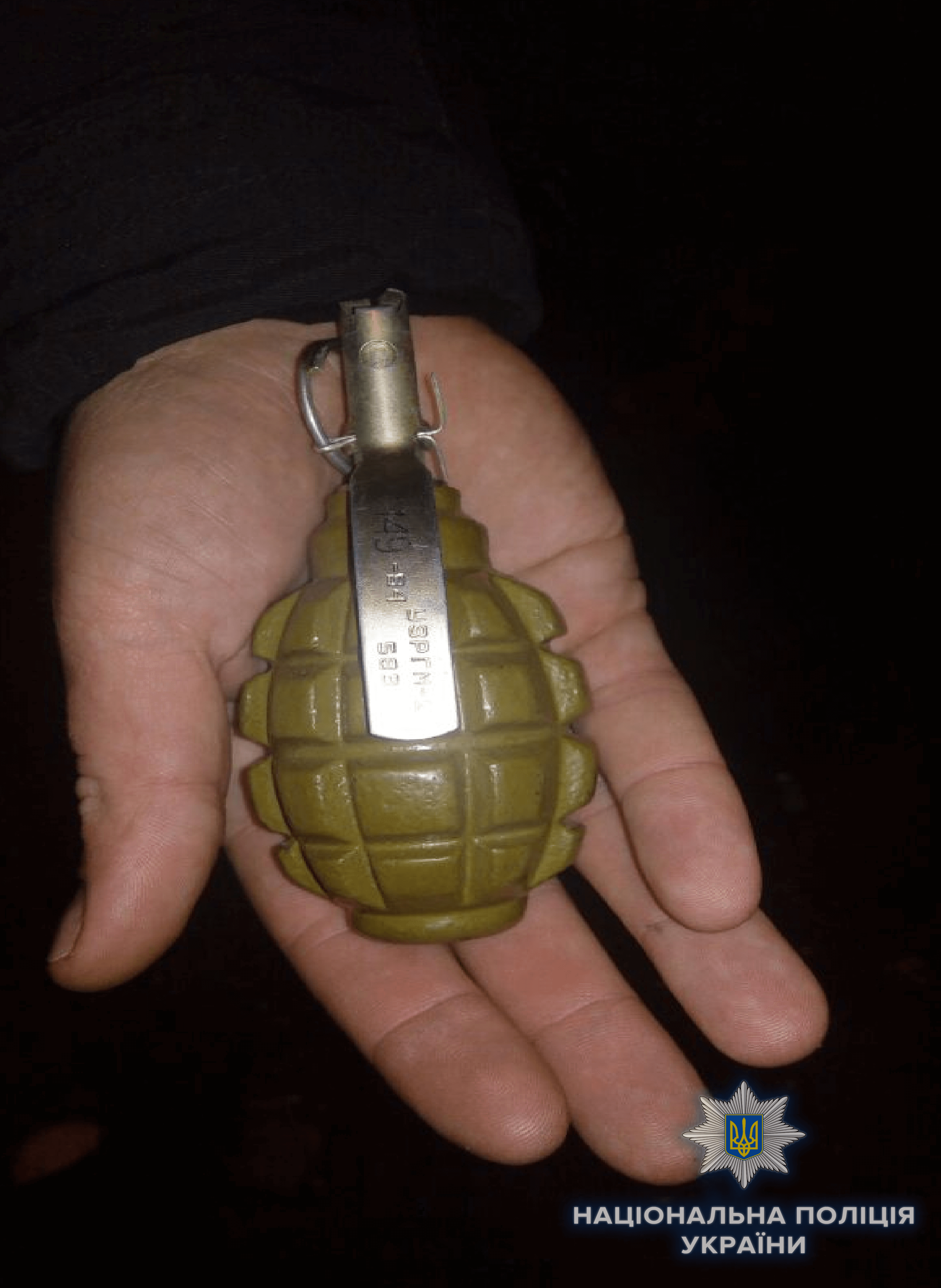 Приставал пьяный к людям: В Киеве задержан мужчина с боевой гранатой и пистолетом