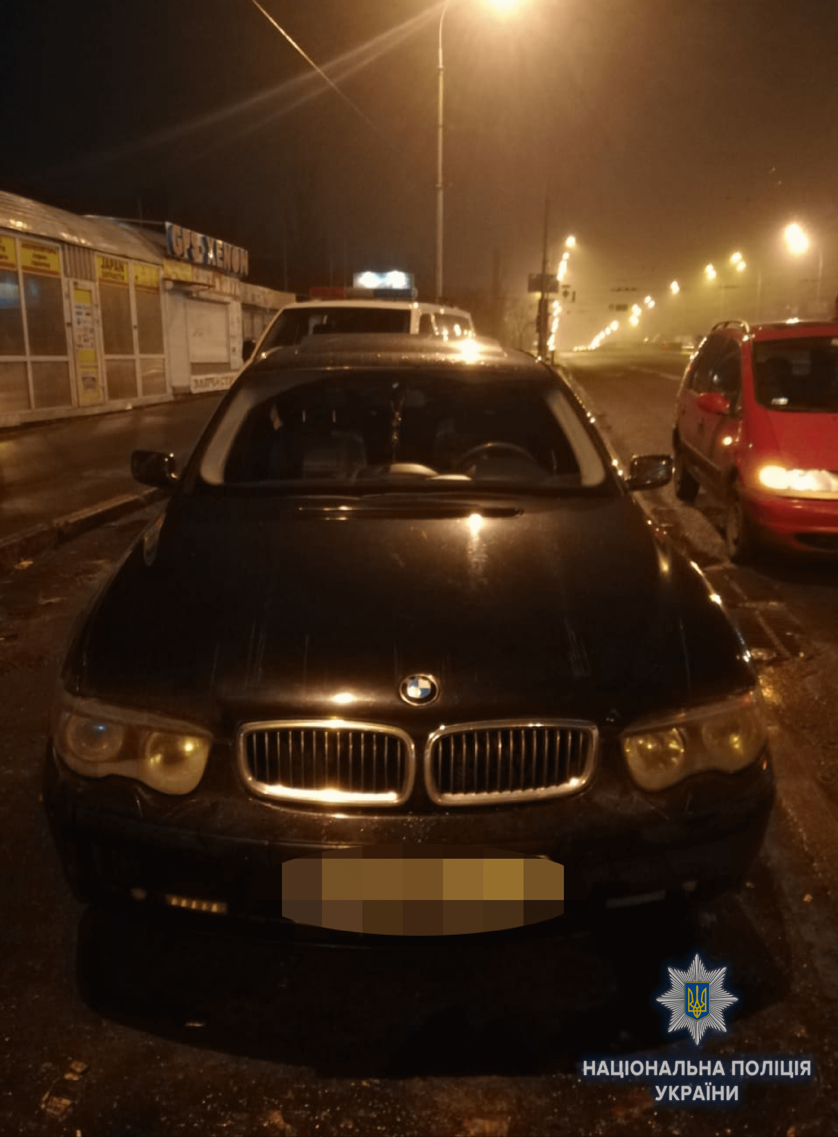 Приставал пьяный к людям: В Киеве задержан мужчина с боевой гранатой и пистолетом