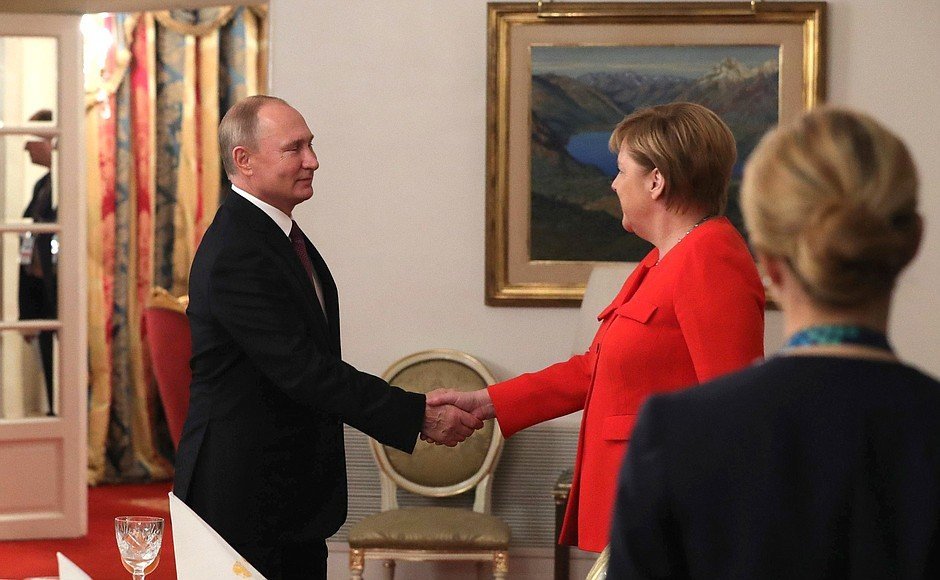 Путин и Меркель решили задействовать нормандский формат в ситуации с Керченским проливом