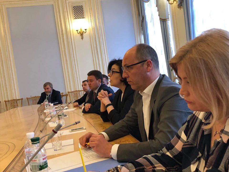 Роспуск парламента, минские соглашения и инаугурация: о чем Зеленский говорил в Раде (ФОТО)