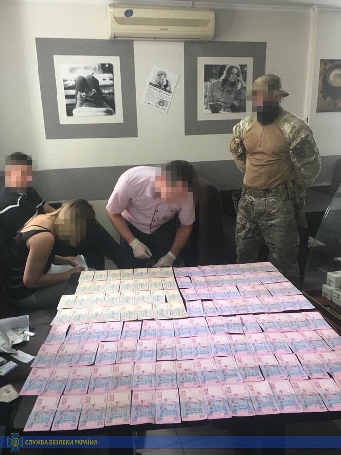 Ровенские госрегистраторы помогали рейдерам: нанесен ущерб на сумму 20 млн грн (ФОТО, ВИДЕО)