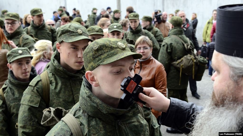 С 2014 года РФ призвала в свою армию около 19 тысяч жителей Крыма