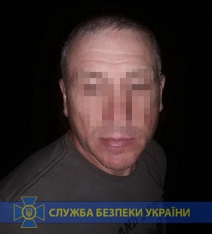 Скрывался в лесу: на Луганщине задержали боевика, который минировал мосты и автодороги (ФОТО, ВІДЕО)
