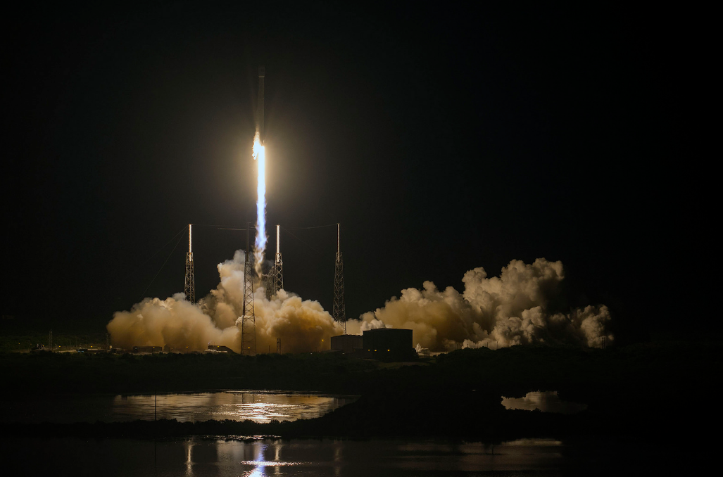 SpaceX успешно запустила на орбиту спутник связи