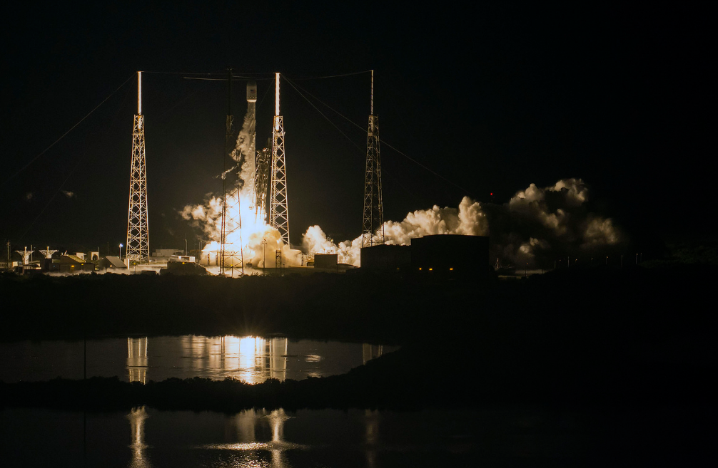 SpaceX успешно запустила на орбиту спутник связи