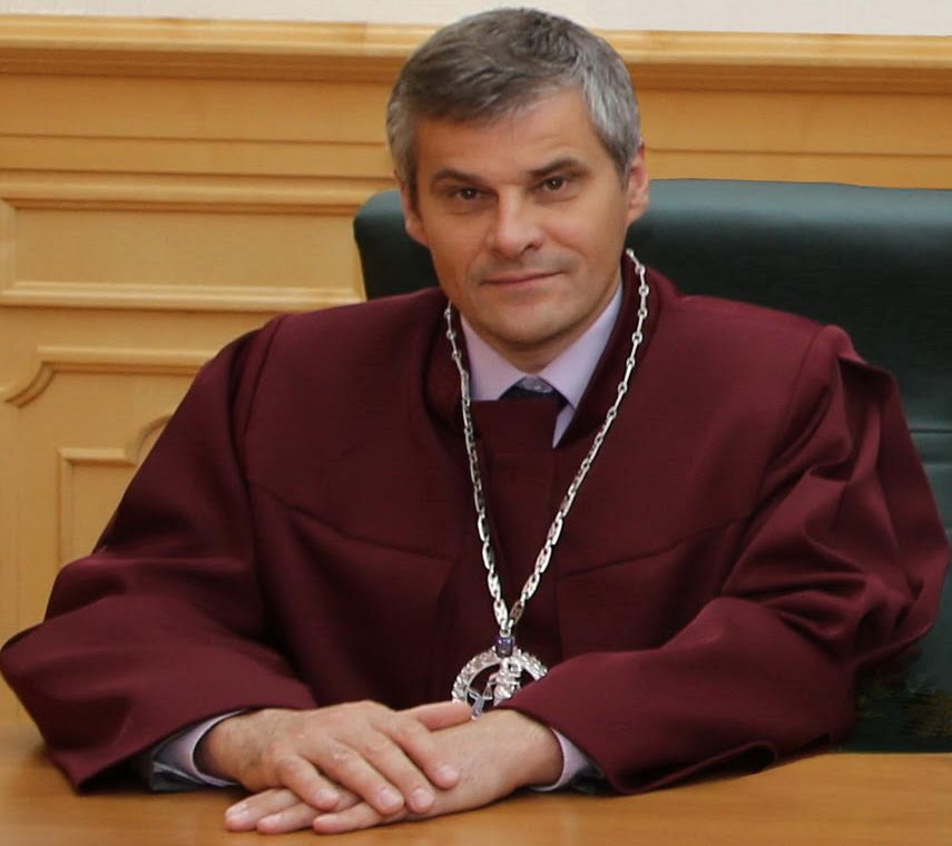 Суддя КСУ Микола Мельник: Конституційний суд піддав сумніву правомірність Революції гідності