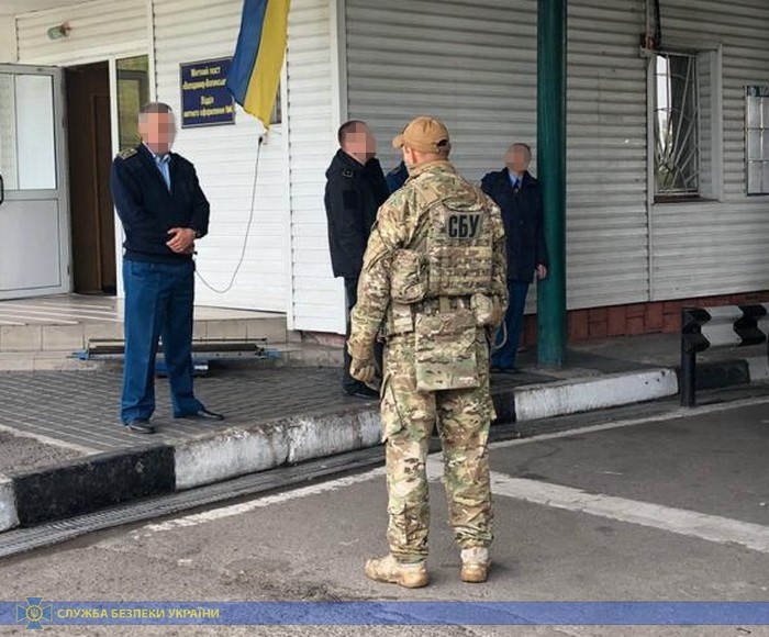 Таможенники на Волыни зарабатывали до 150 тыс. грн на взятках за одну смену (ФОТО)