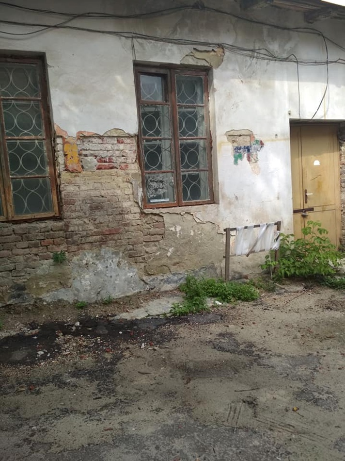 Туристи захоплюються, місцеві нарікають: фото колишньої фабрики, в якій нині живуть львів’яни