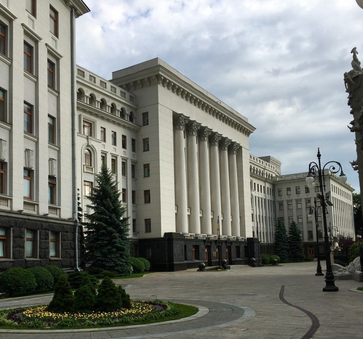 У Зеленского подтвердили намерение перенести Администрацию с Банковой