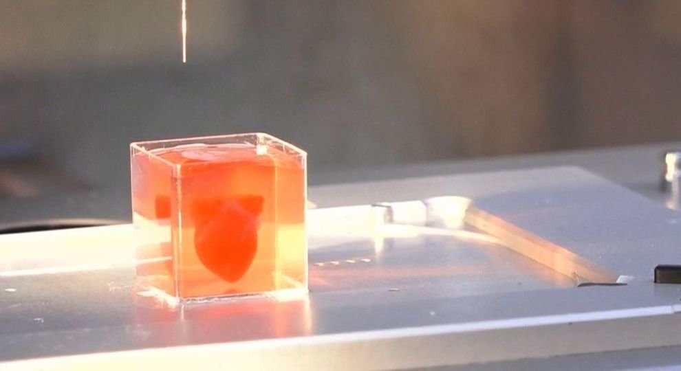 Ученые впервые напечатали на 3D-принтере сердце из клеток человека