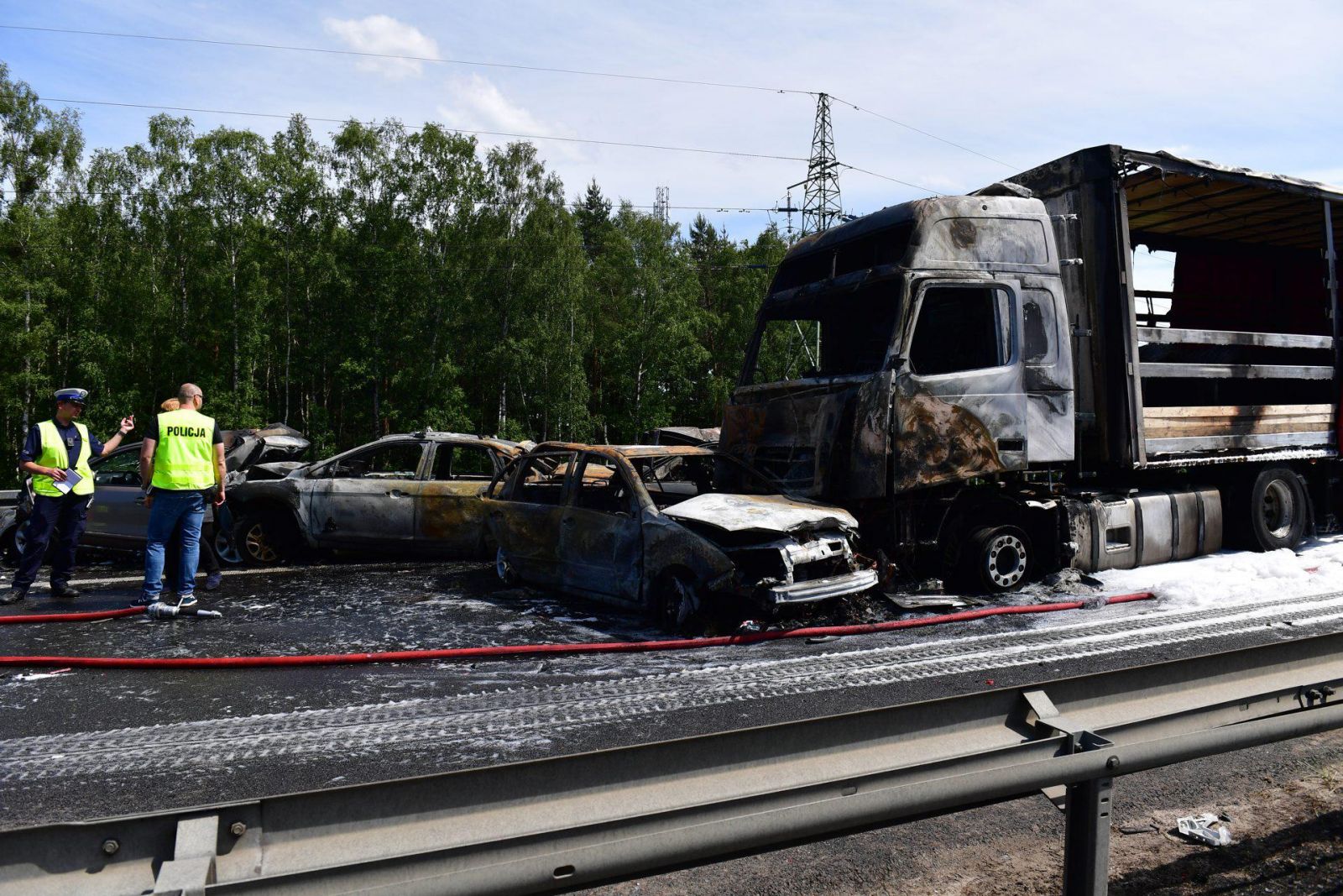 Украинец вытащил польскую семью из огня во время жуткого ДТП вблизи Щецина (ФОТО, ВИДЕО)