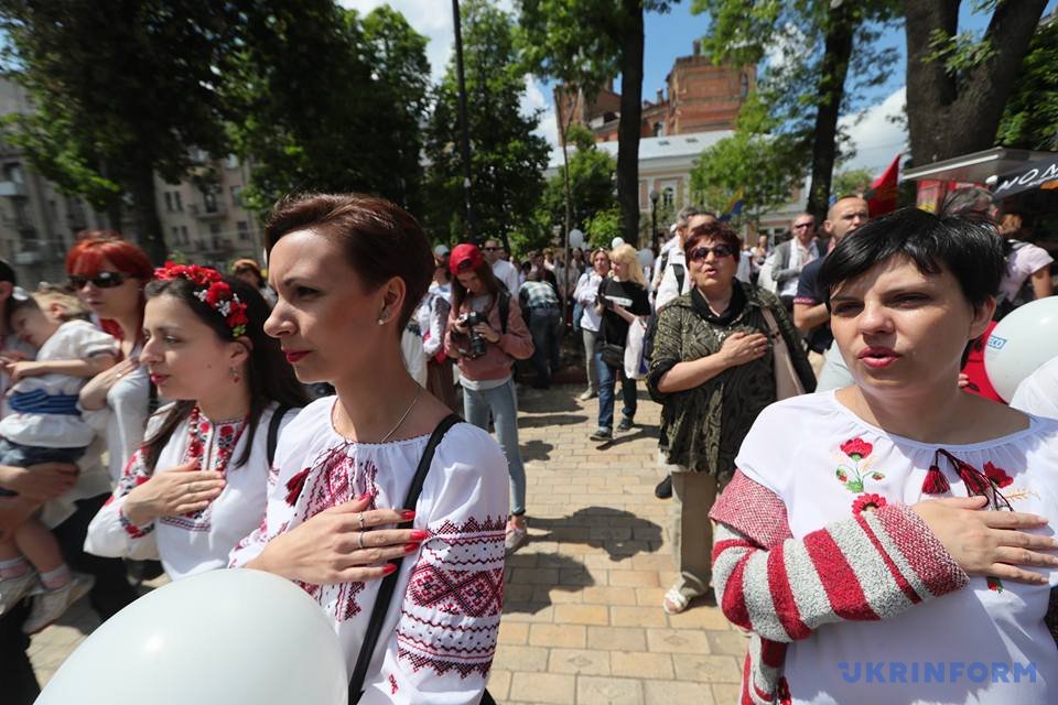 В центре Киева проходит Мегамарш вышиванок