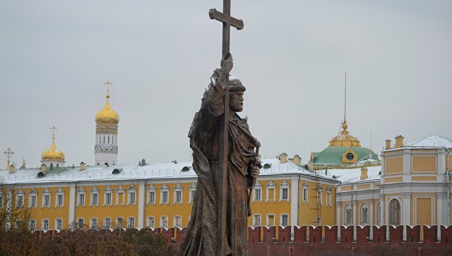 В центре Москвы открыли памятник князю Владимиру