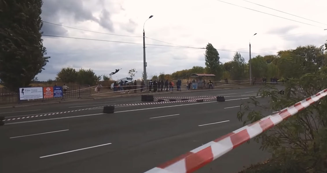 В Черкассах во время гонки машина влетела в толпу, есть пострадавшие