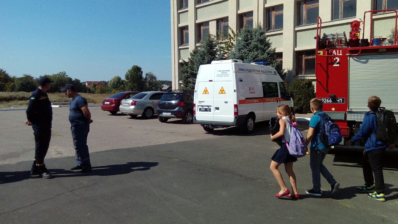 В Черкасской области в школе распылили газ: эвакуированы 250 детей, 20 из них госпитализированы (ФОТО)