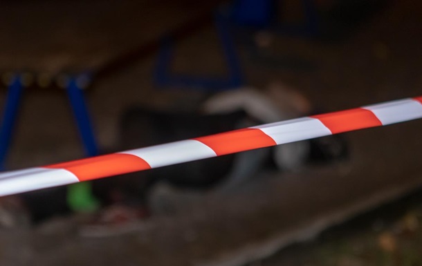 В Днепре нашли мертвого мужчину на детской площадке