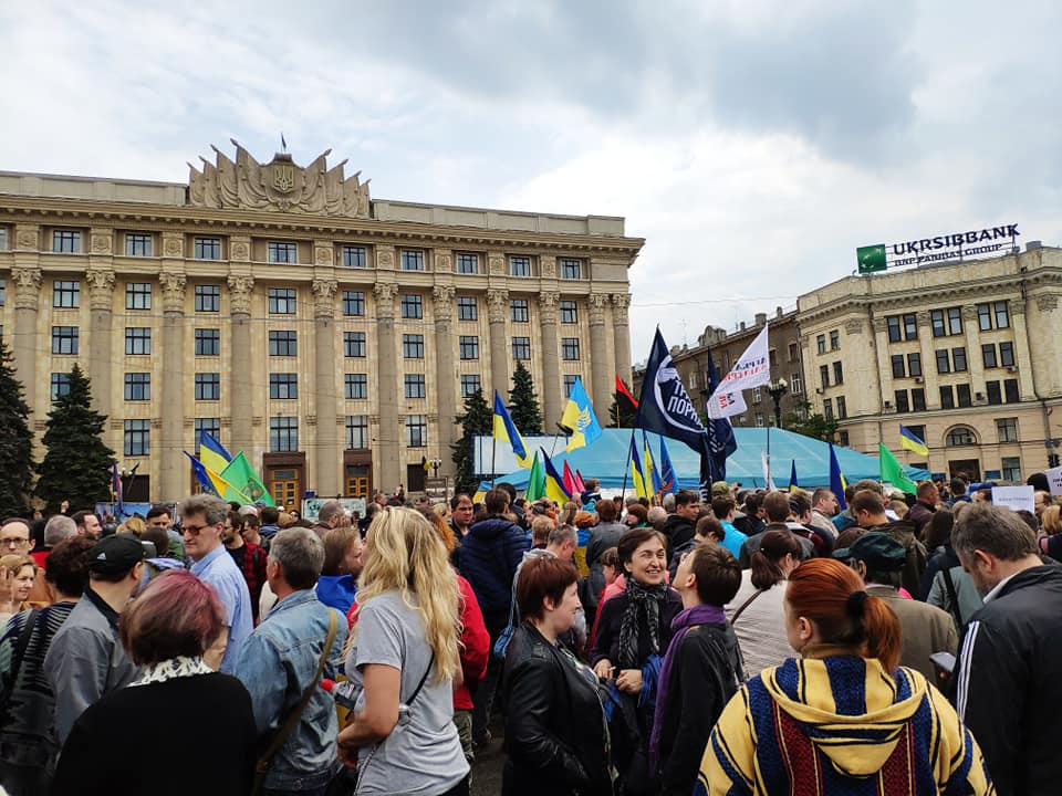 В Харькове митингуют против сноса палатки волонтеров для сбора помощи ВСУ (ФОТО, ВИДЕО)