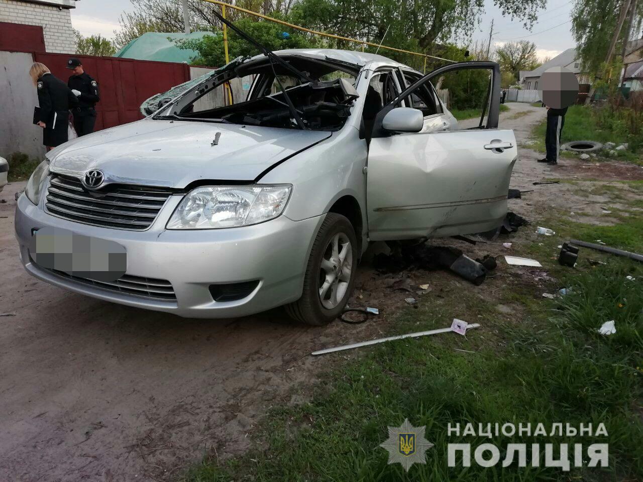 В Харькове мужчина бросил гранату в окно автомобиля, водителя госпитализировали