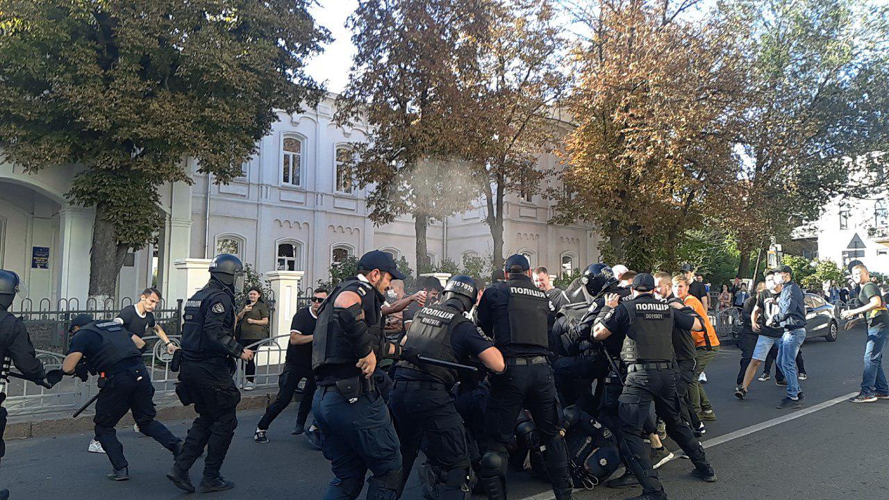 В Харькове прошли Марш равенства и Марш за традиционные ценности (ФОТО, ВИДЕО)