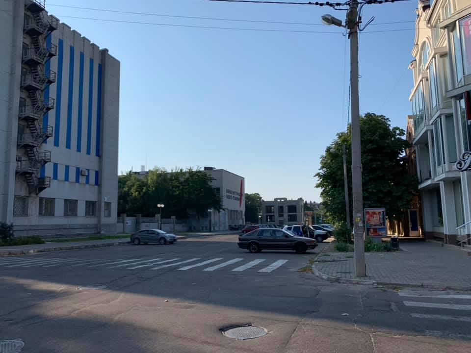 В Херсоне в годовщину нападения на Гандзюк на горсовете появилась памятная надпись (ФОТО)