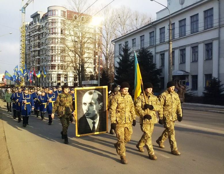 В Ивано-Франковске около 300 человек чтят память Бандеры